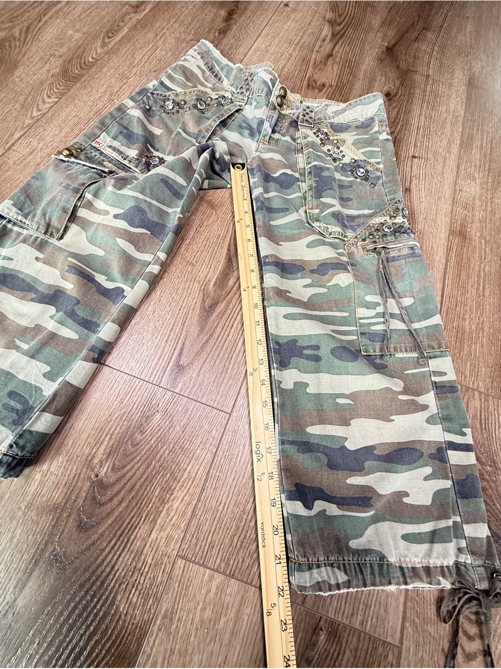 Miss Me Embellished Camo Cargo Capri Pants Rhinestone Studded Size Medium - Picture 11 of 11